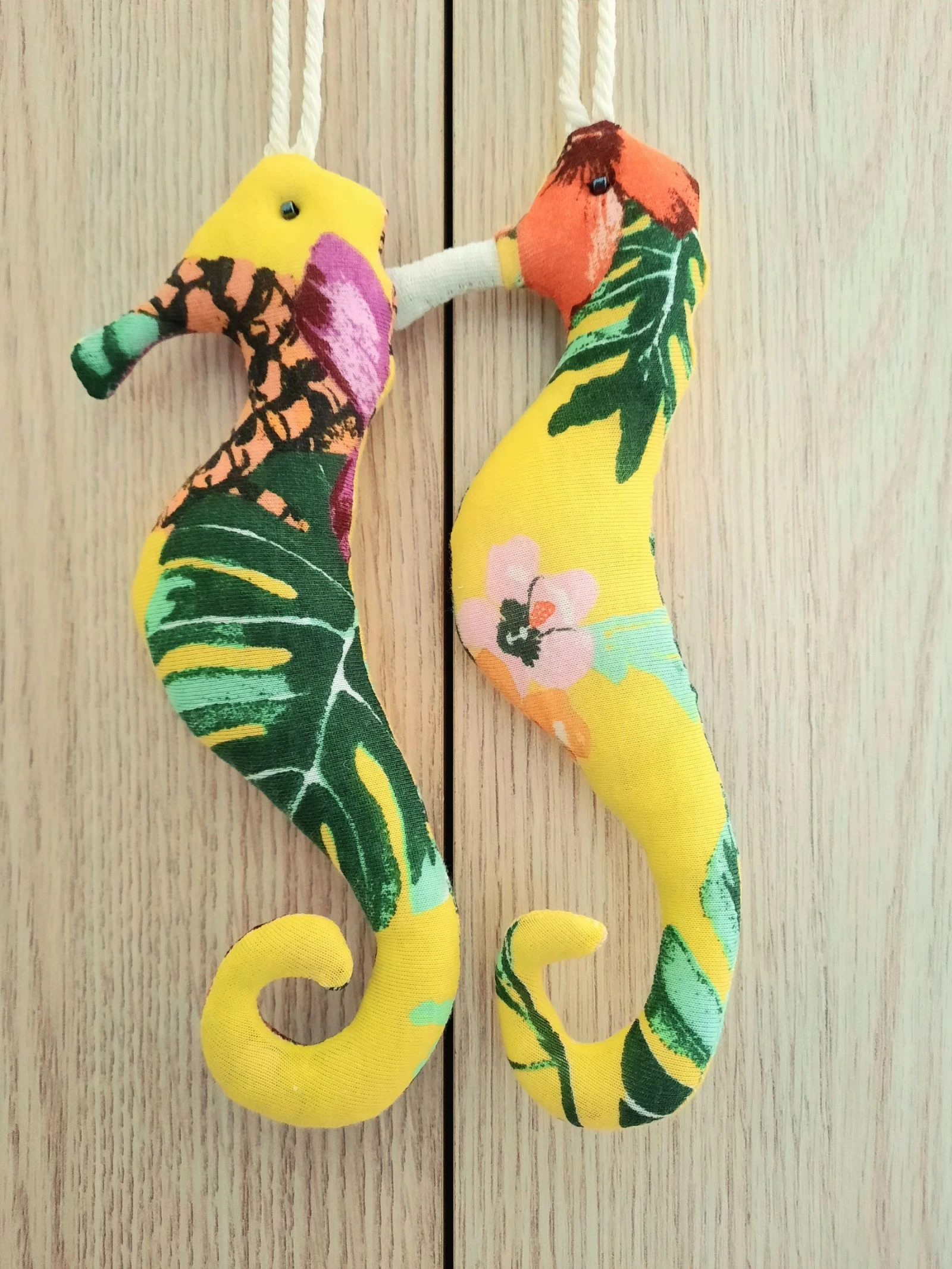 Par de cavalos-marinhos. Decoração náutica. – photo 6